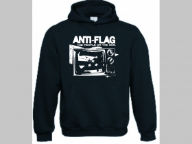 Anti Flag čierna mikina s kapucou stiahnutelnou šnúrkami a klokankovým vreckom vpredu 
